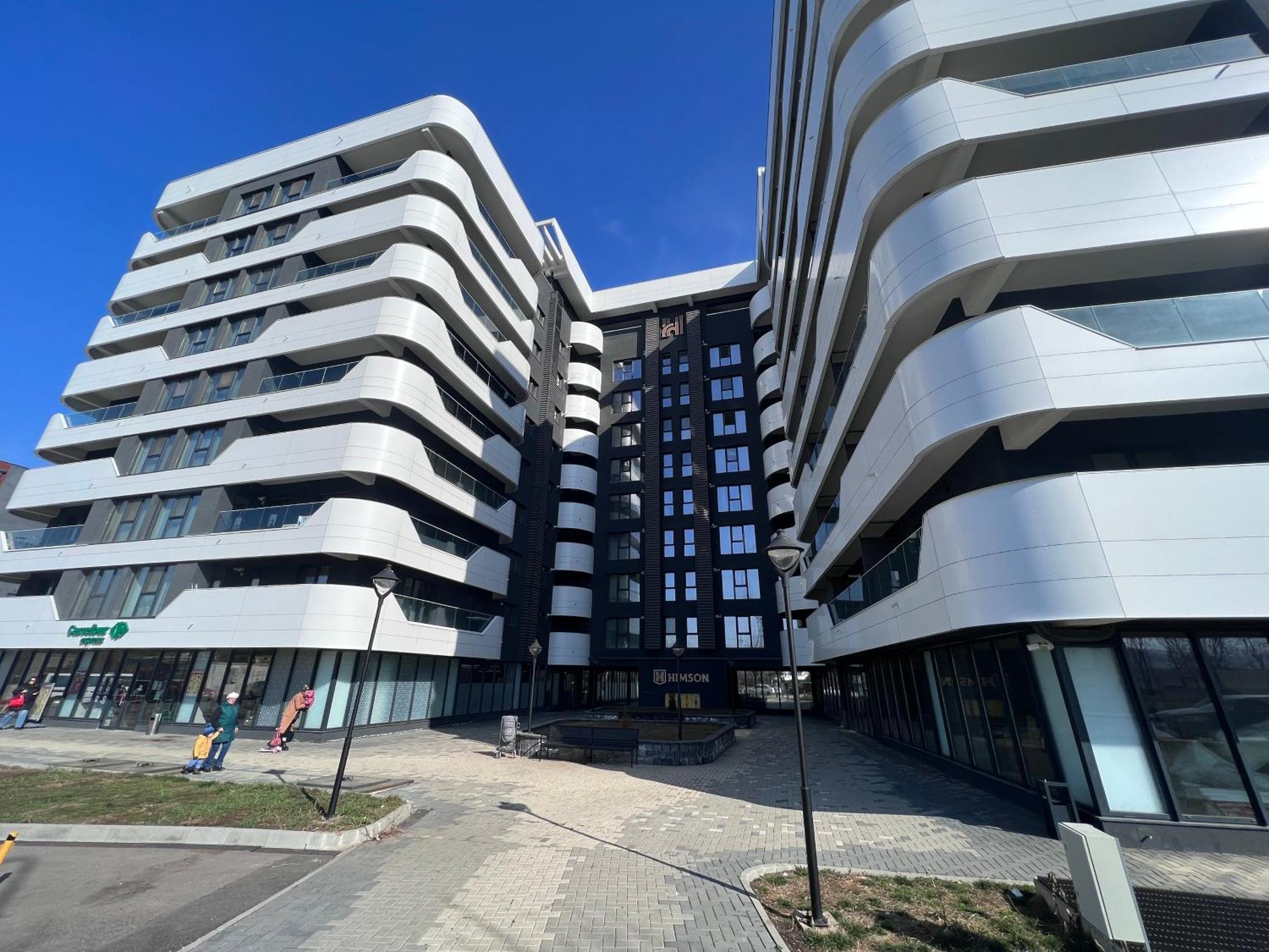 Airport Flyhub Chic Apartment Iasi Exteriör bild