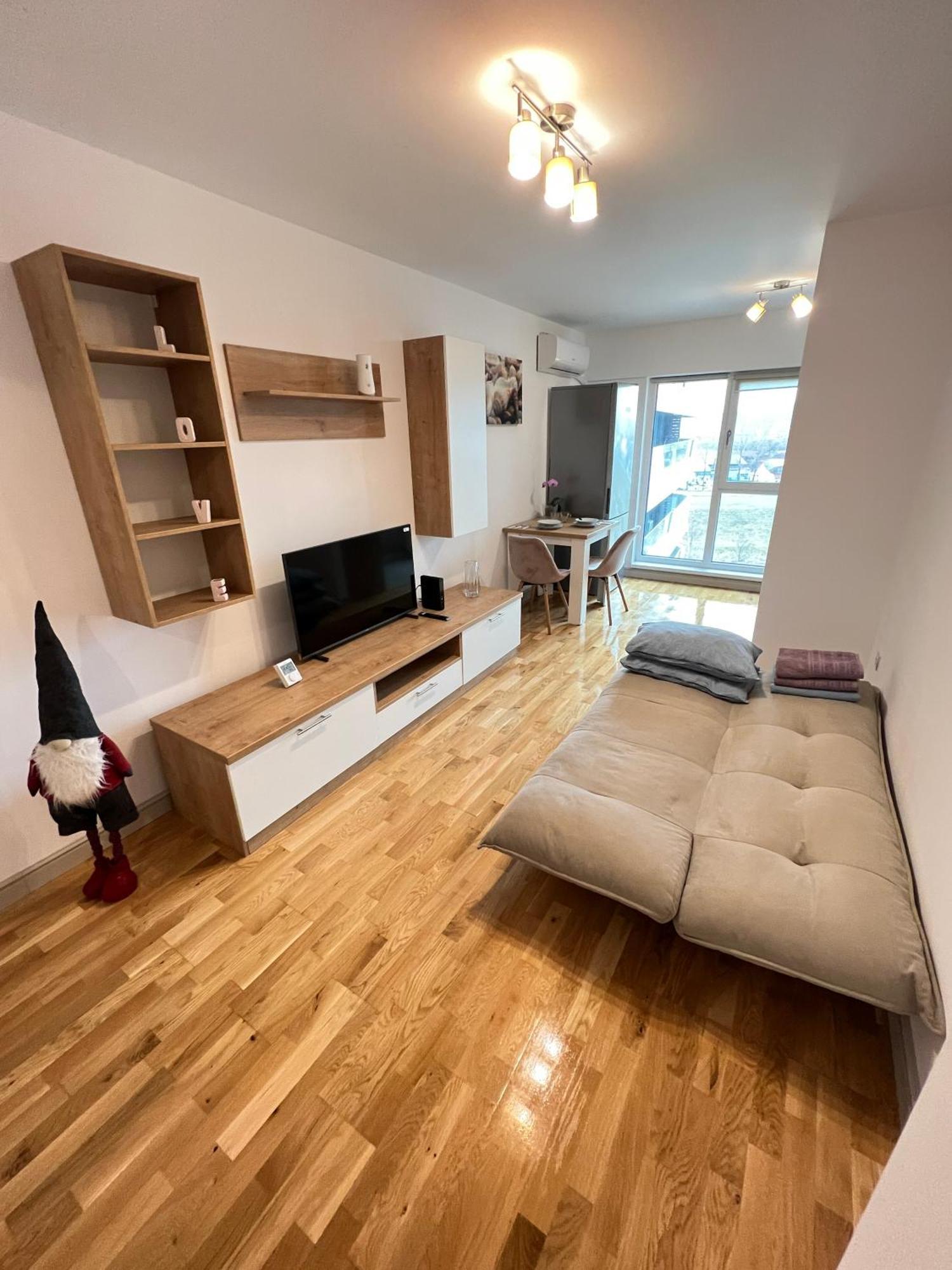 Airport Flyhub Chic Apartment Iasi Exteriör bild