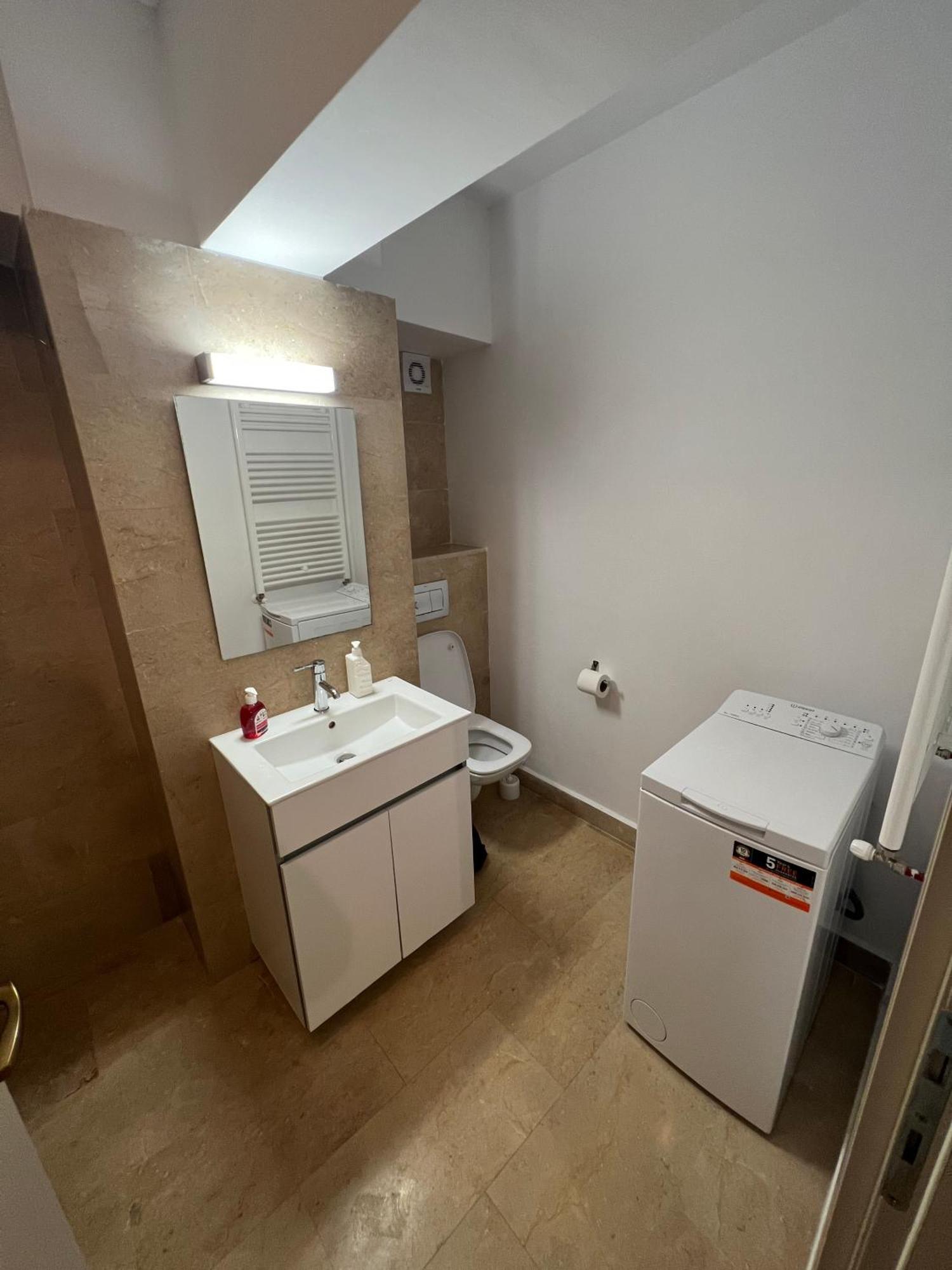 Airport Flyhub Chic Apartment Iasi Exteriör bild