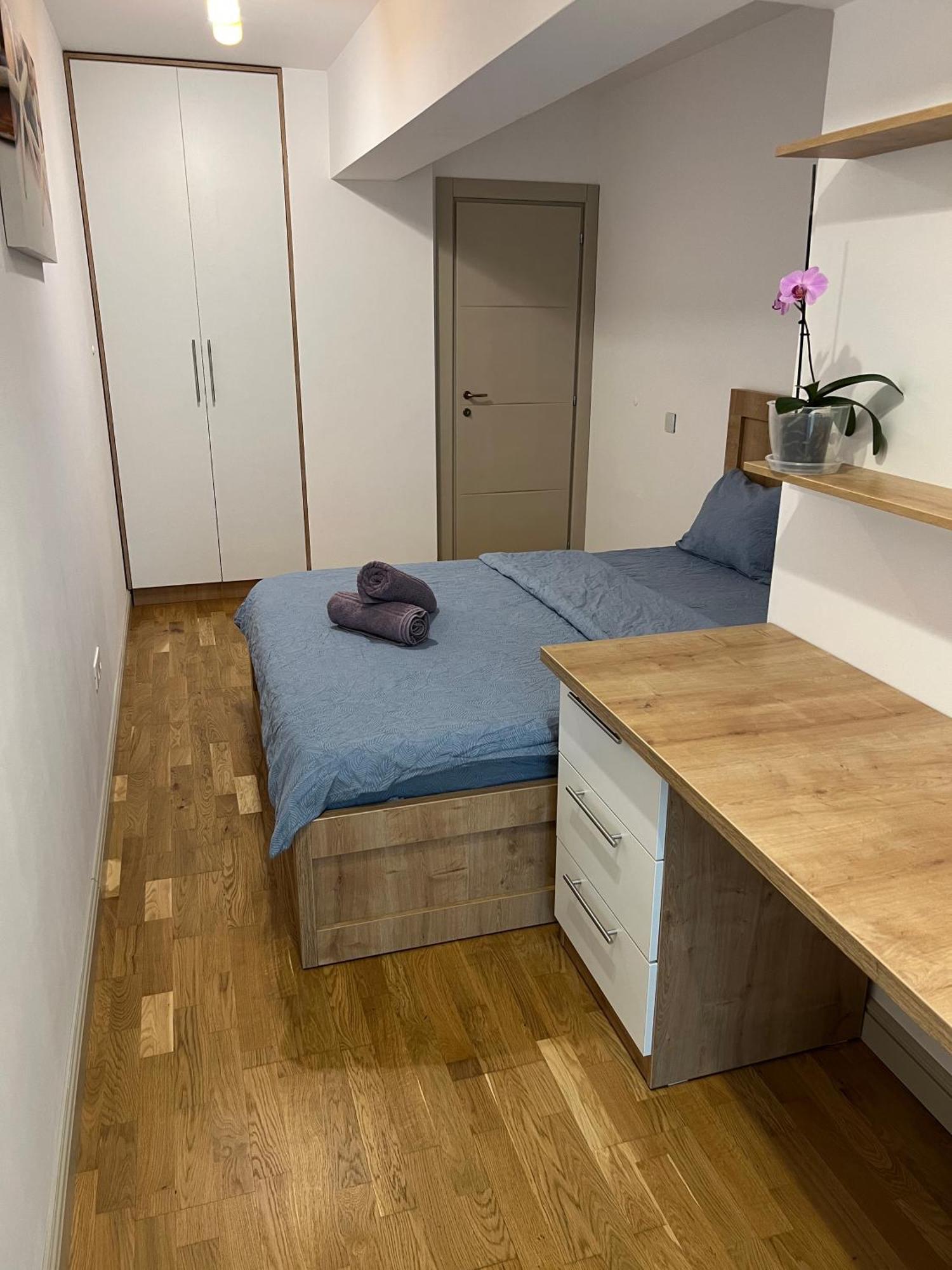Airport Flyhub Chic Apartment Iasi Exteriör bild