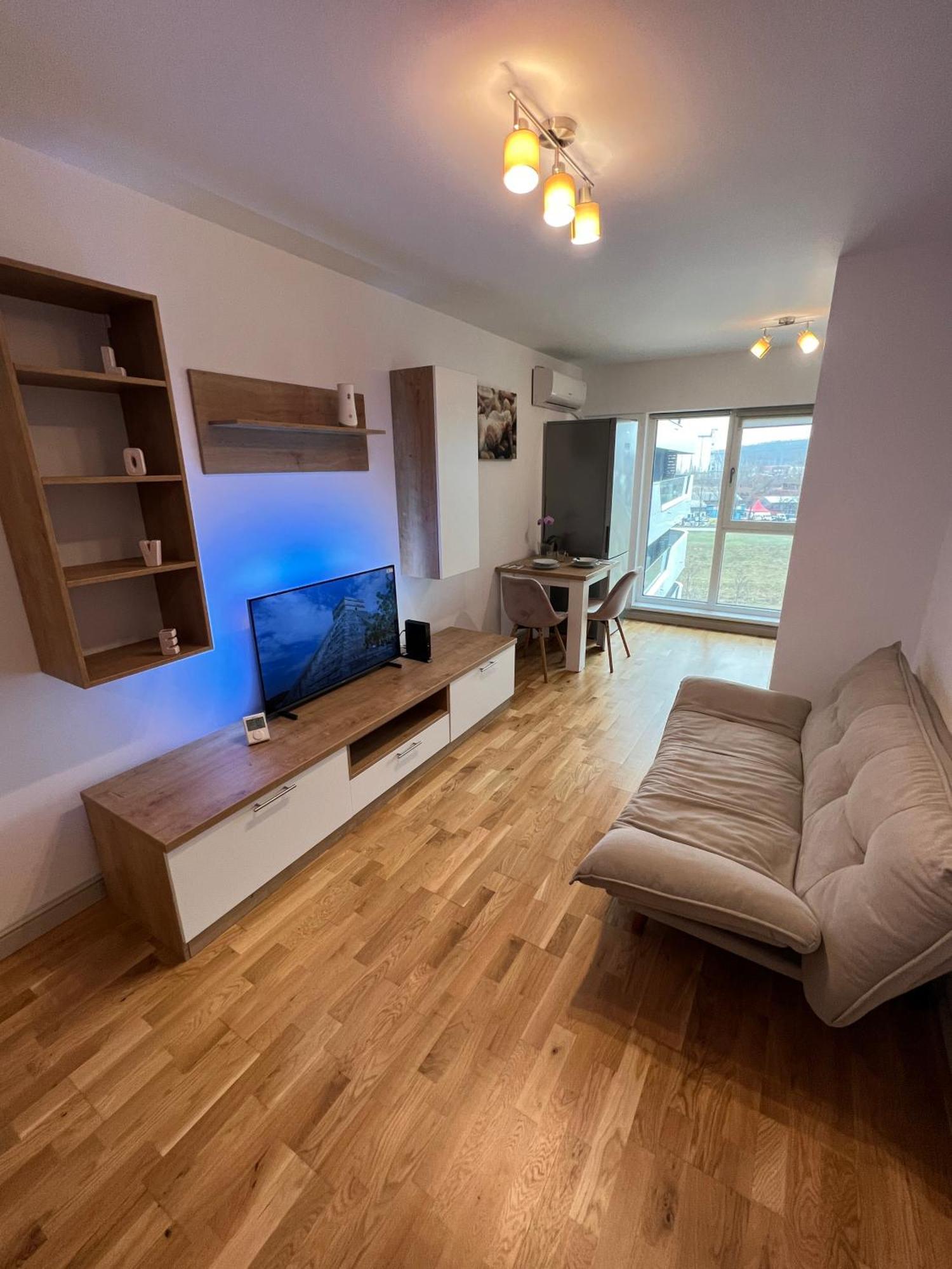 Airport Flyhub Chic Apartment Iasi Exteriör bild