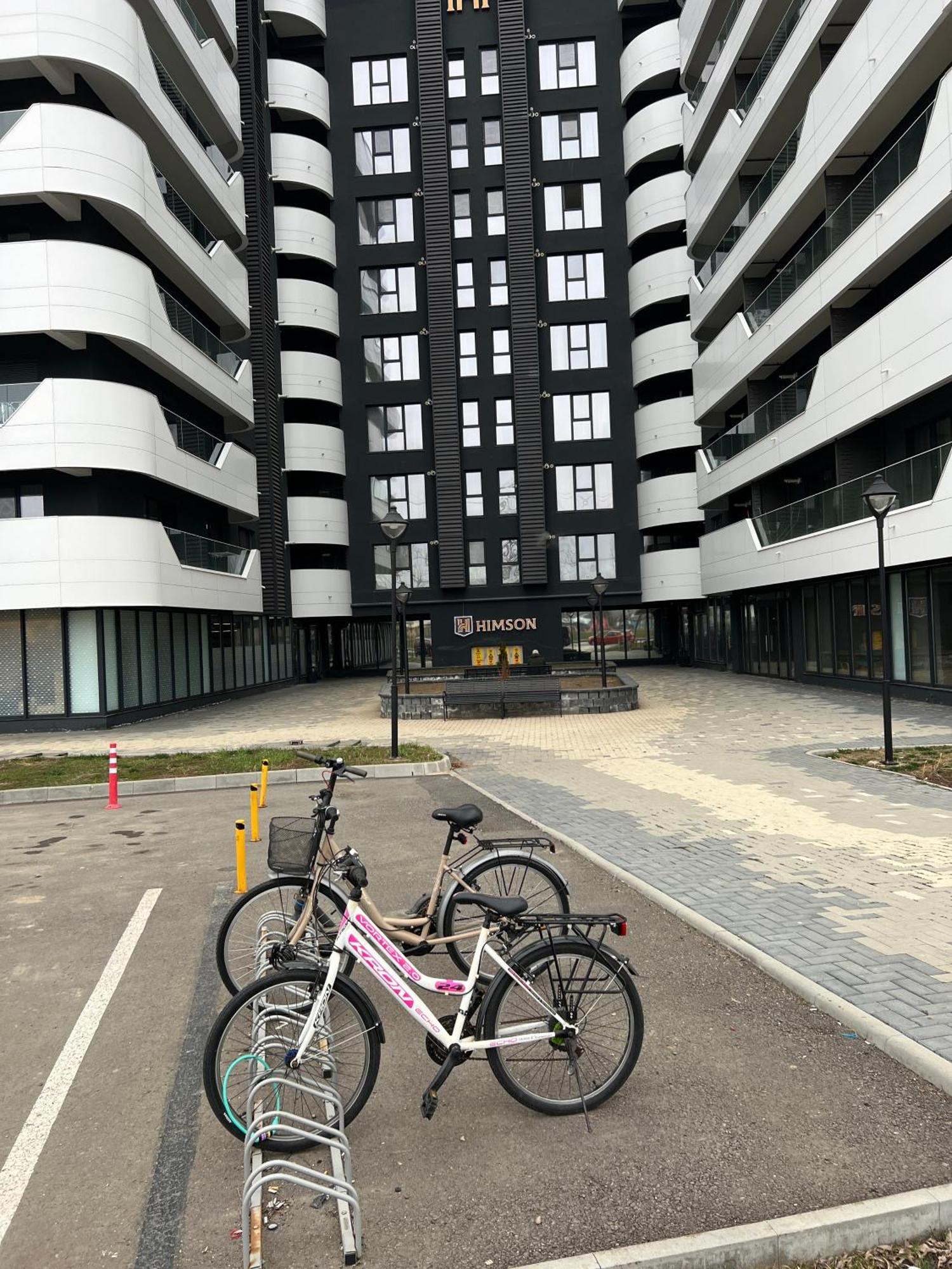 Airport Flyhub Chic Apartment Iasi Exteriör bild